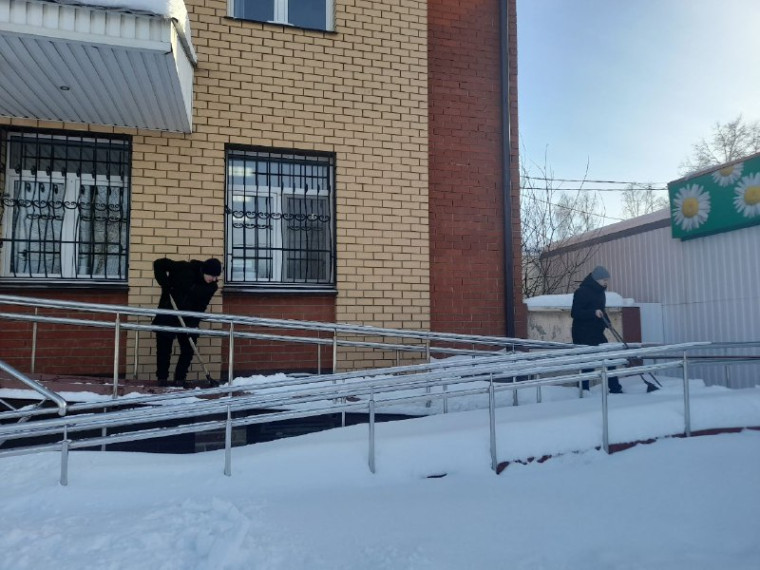 Прошел первый в этом году субботник по очистке снега. Прошел первый в этом году субботник по очистке снега.
